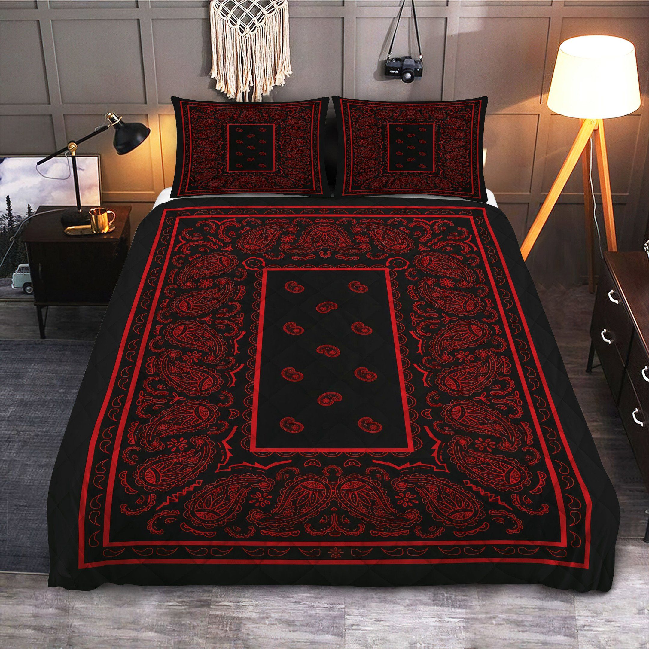 Ultra Plush Black With Red Bandana Quilt Bedding Set